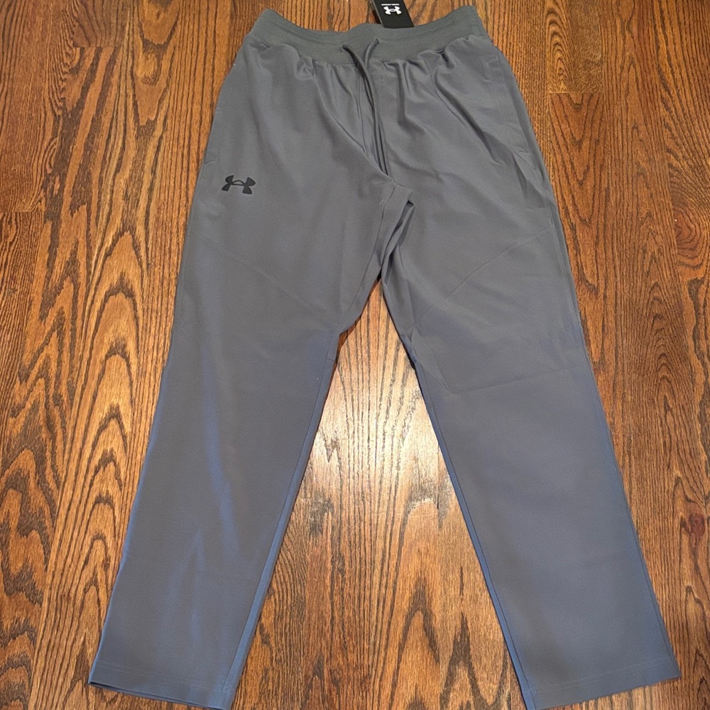 Under Armour men’s pants size medium. Dri- fit windbreaker material.